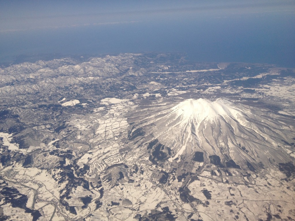 上空から見た3月の岩木山（2013年）